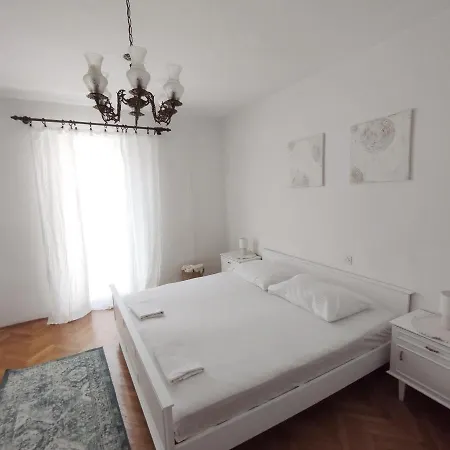 Apartament Skolj