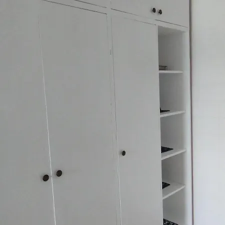 Skolj Apartman *